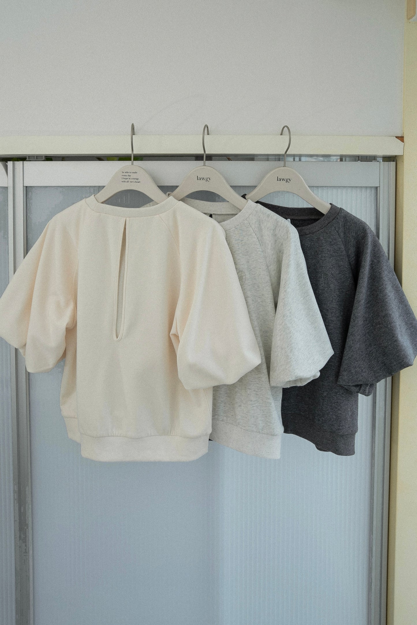 balloon raglan sleeve logo sweat