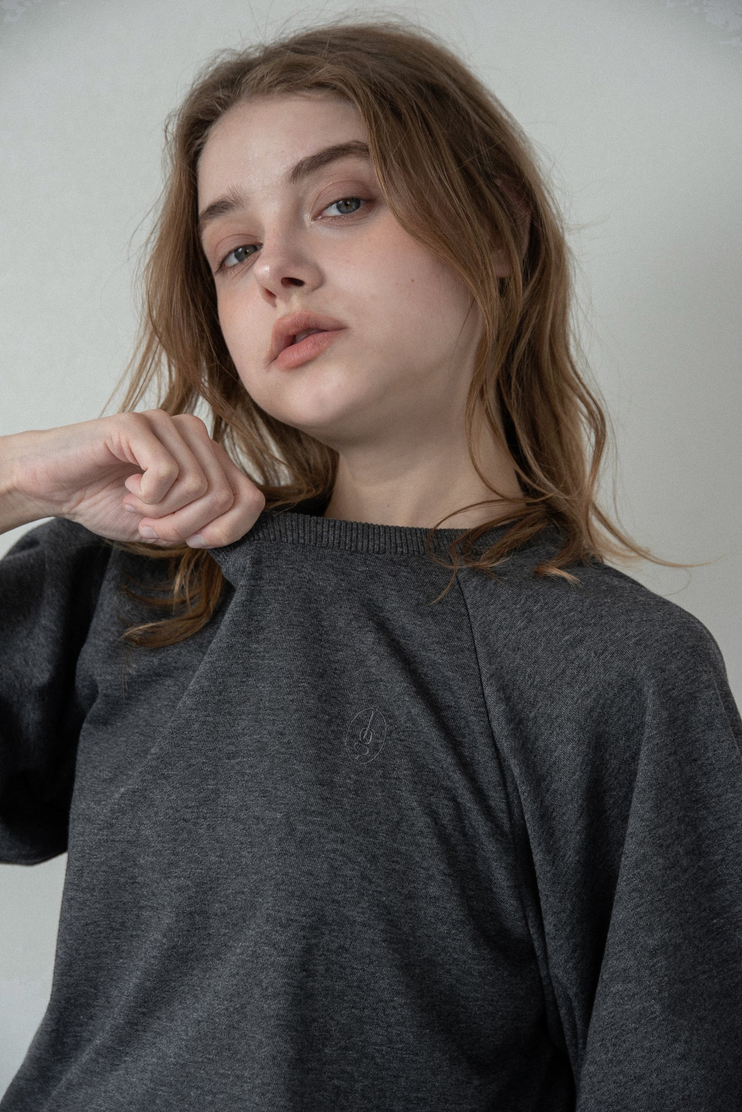 balloon raglan sleeve logo sweat