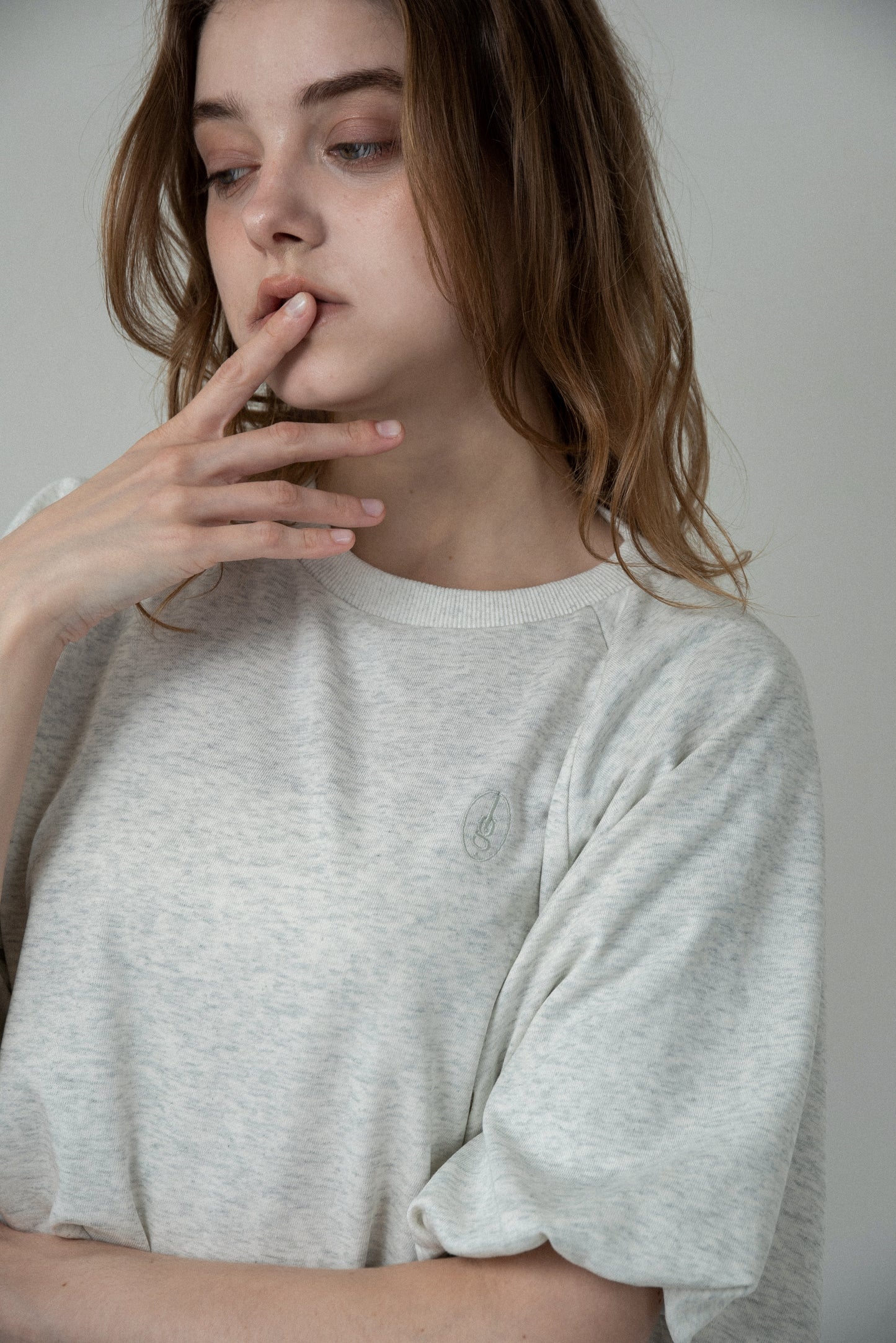 balloon raglan sleeve logo sweat