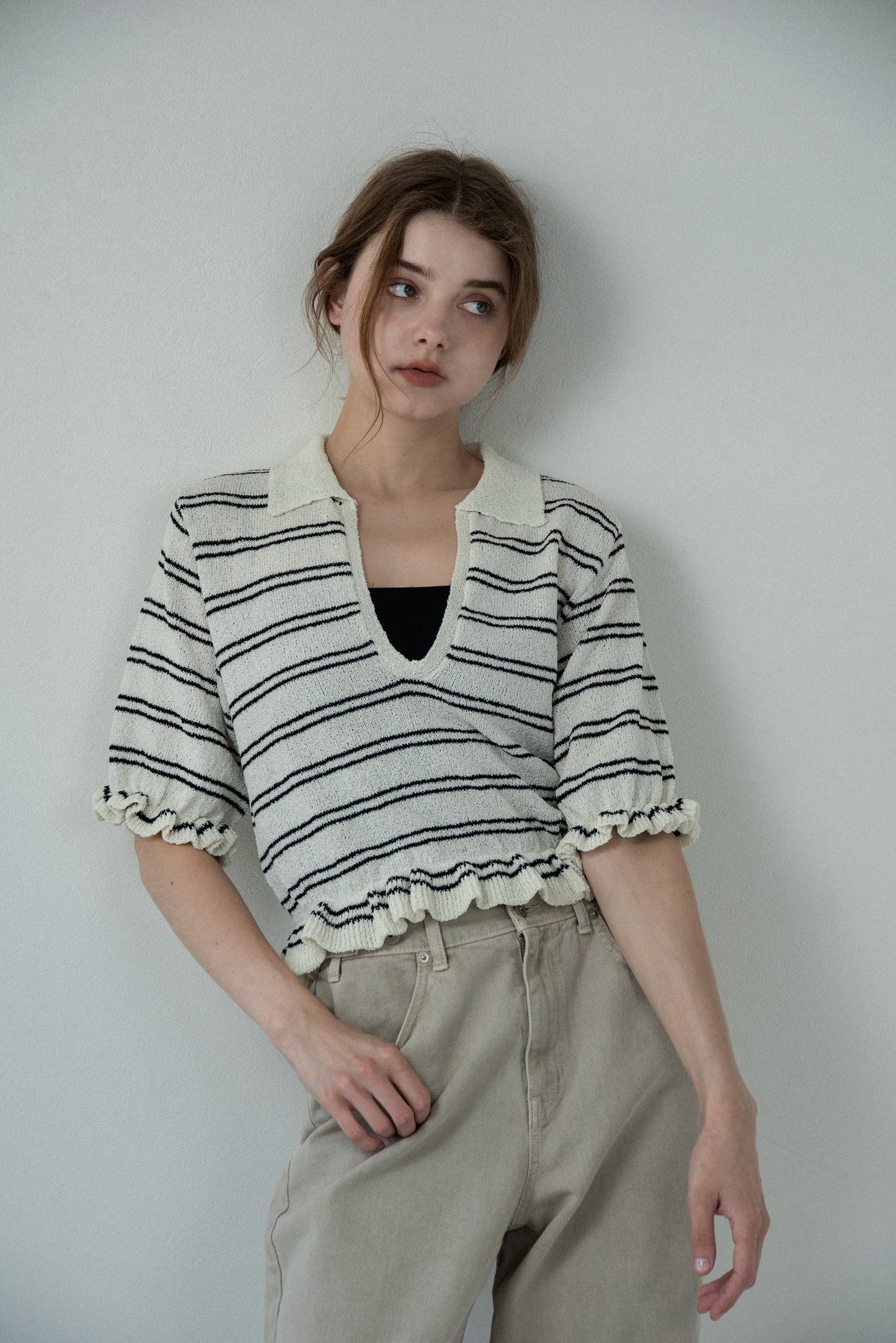 u neck frill border knit tops