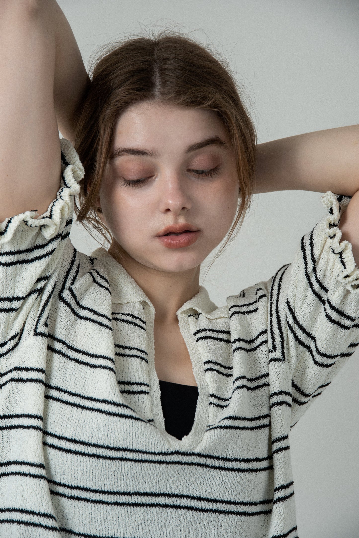 u neck frill border knit tops
