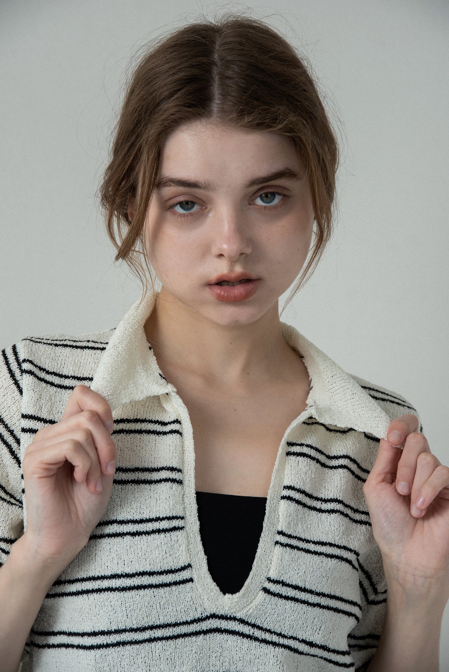 u neck frill border knit tops