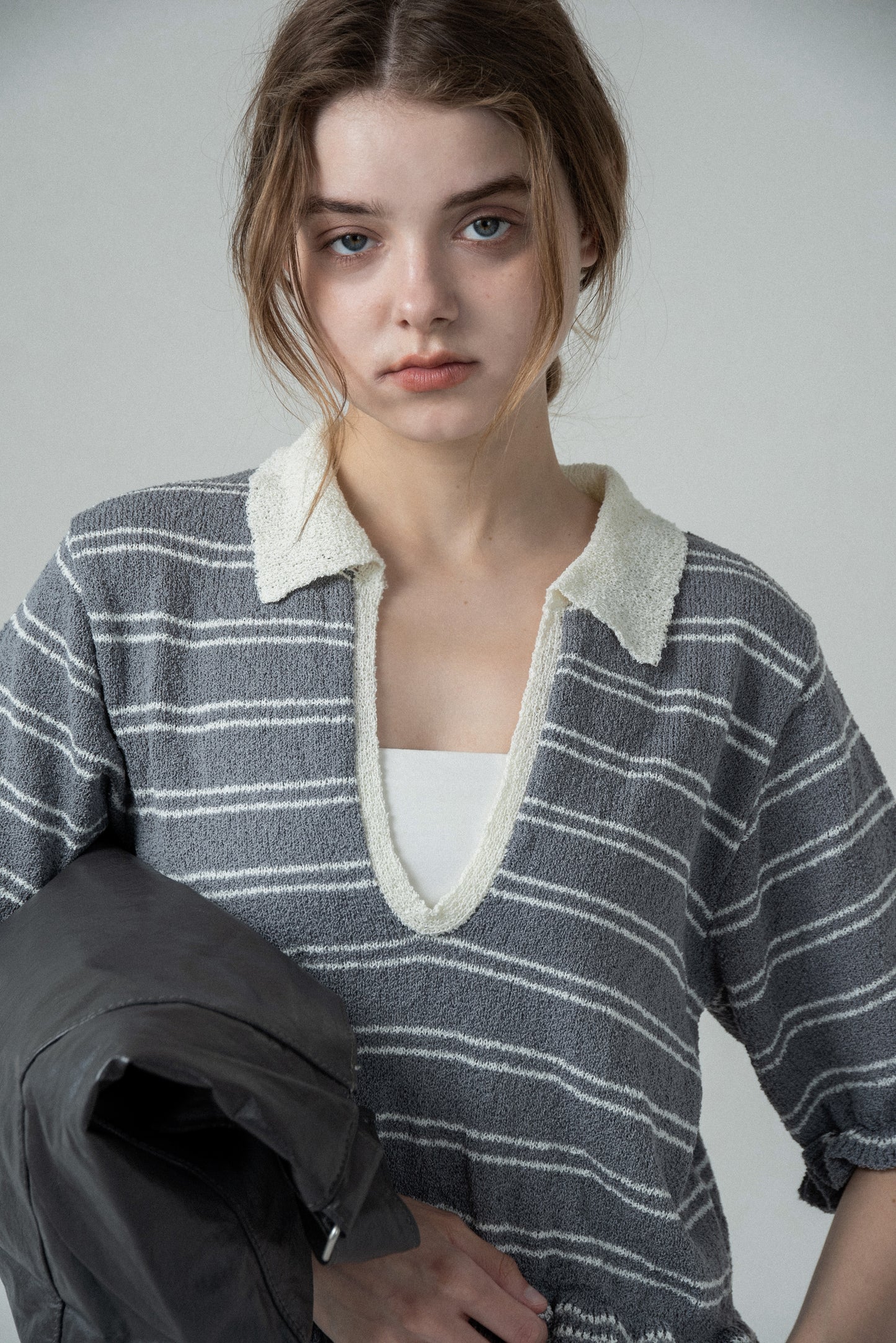 u neck frill border knit tops