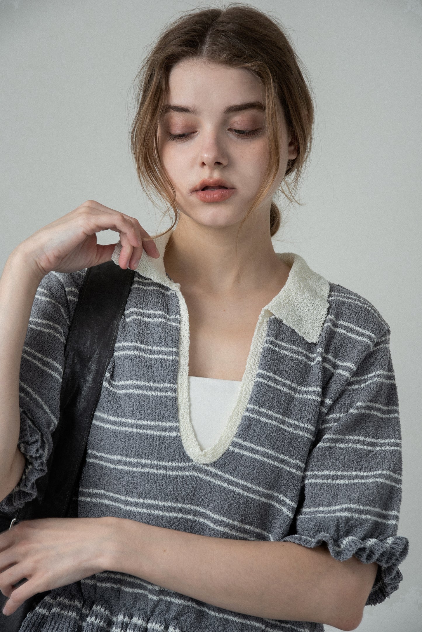 u neck frill border knit tops
