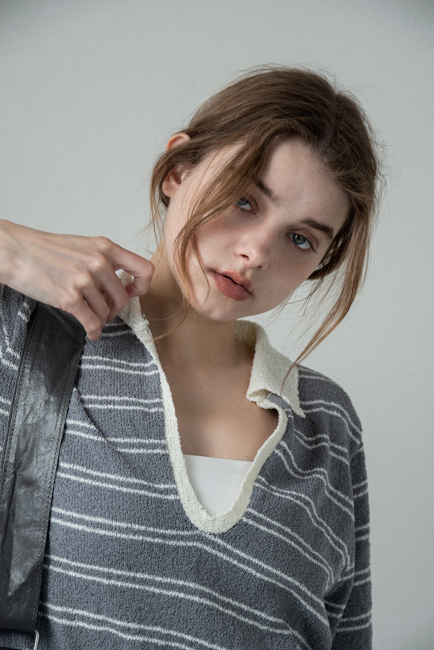 u neck frill border knit tops