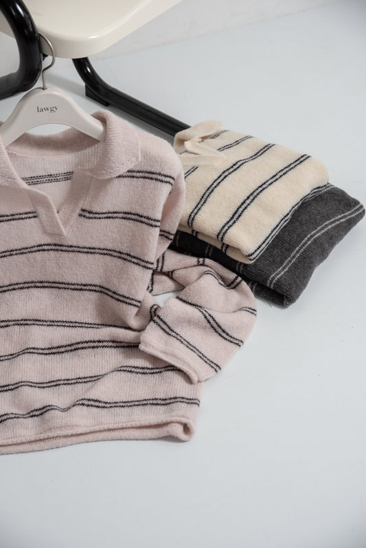 loose double border key neck knit