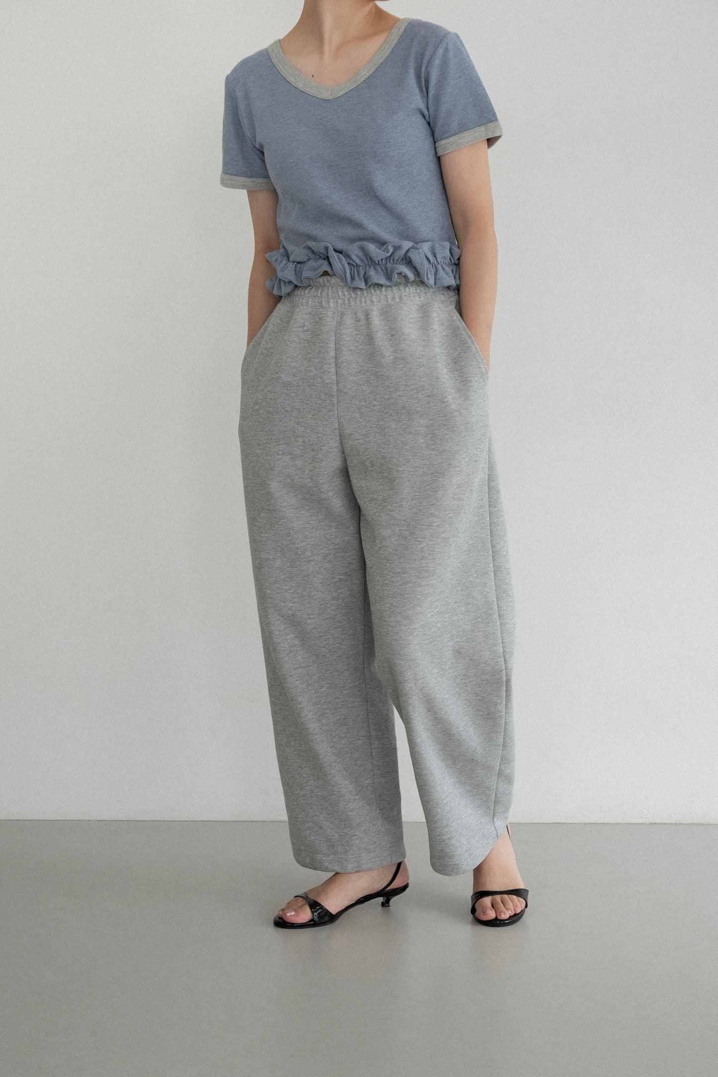 bicolor hem ruffle v tops