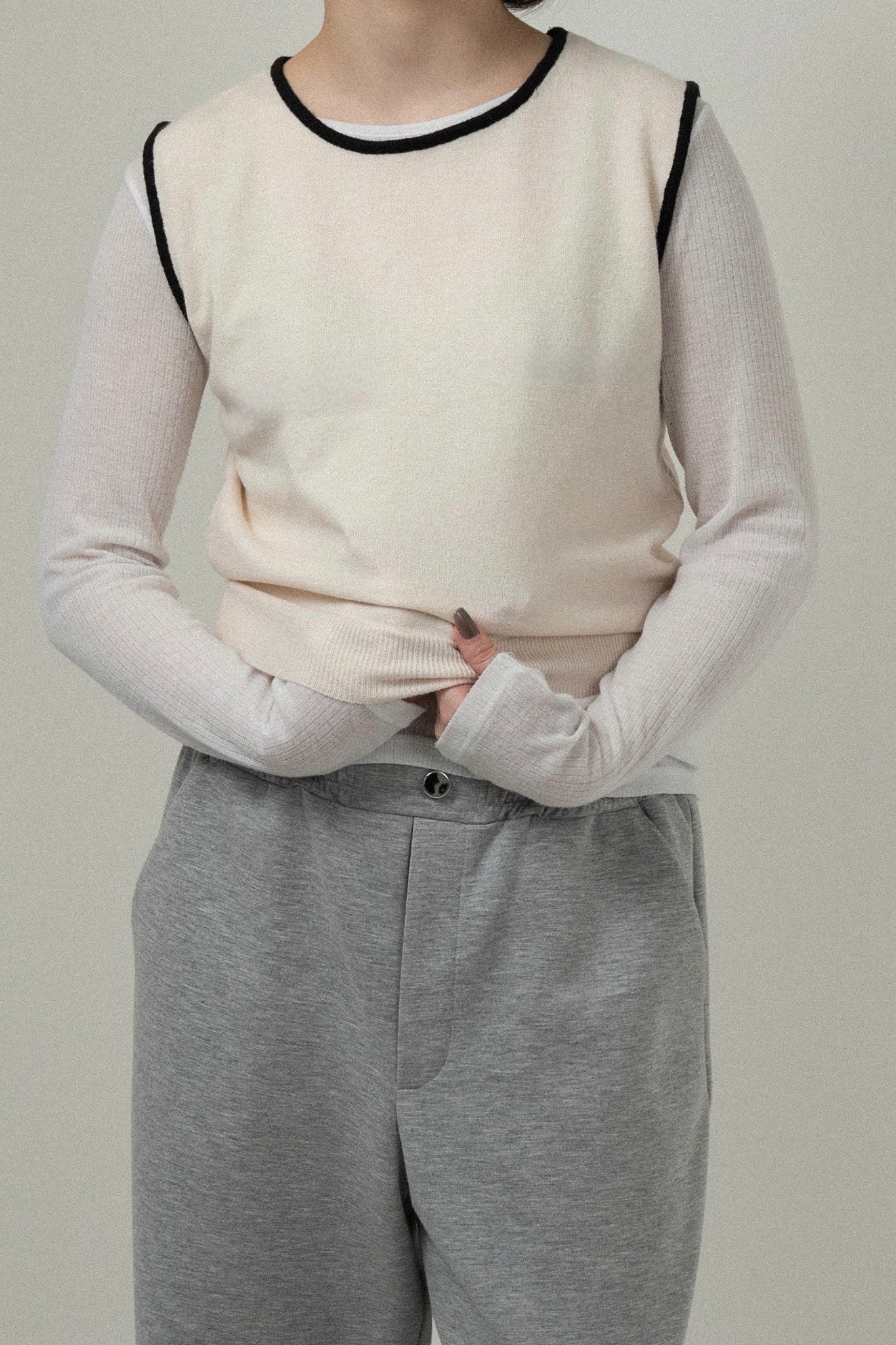piping knit sleeveless top