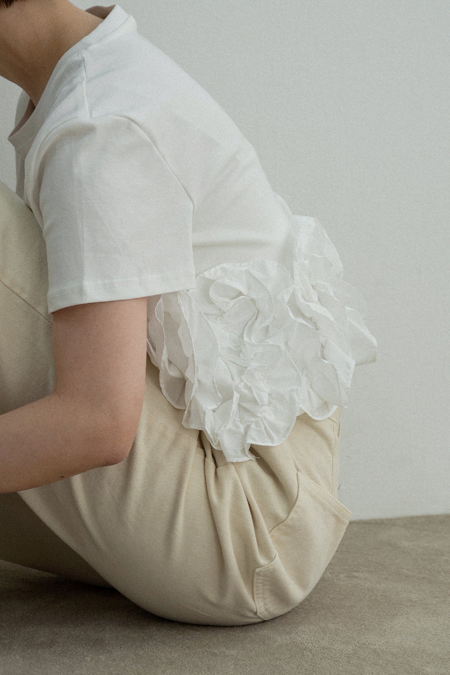wavy frill round neck t