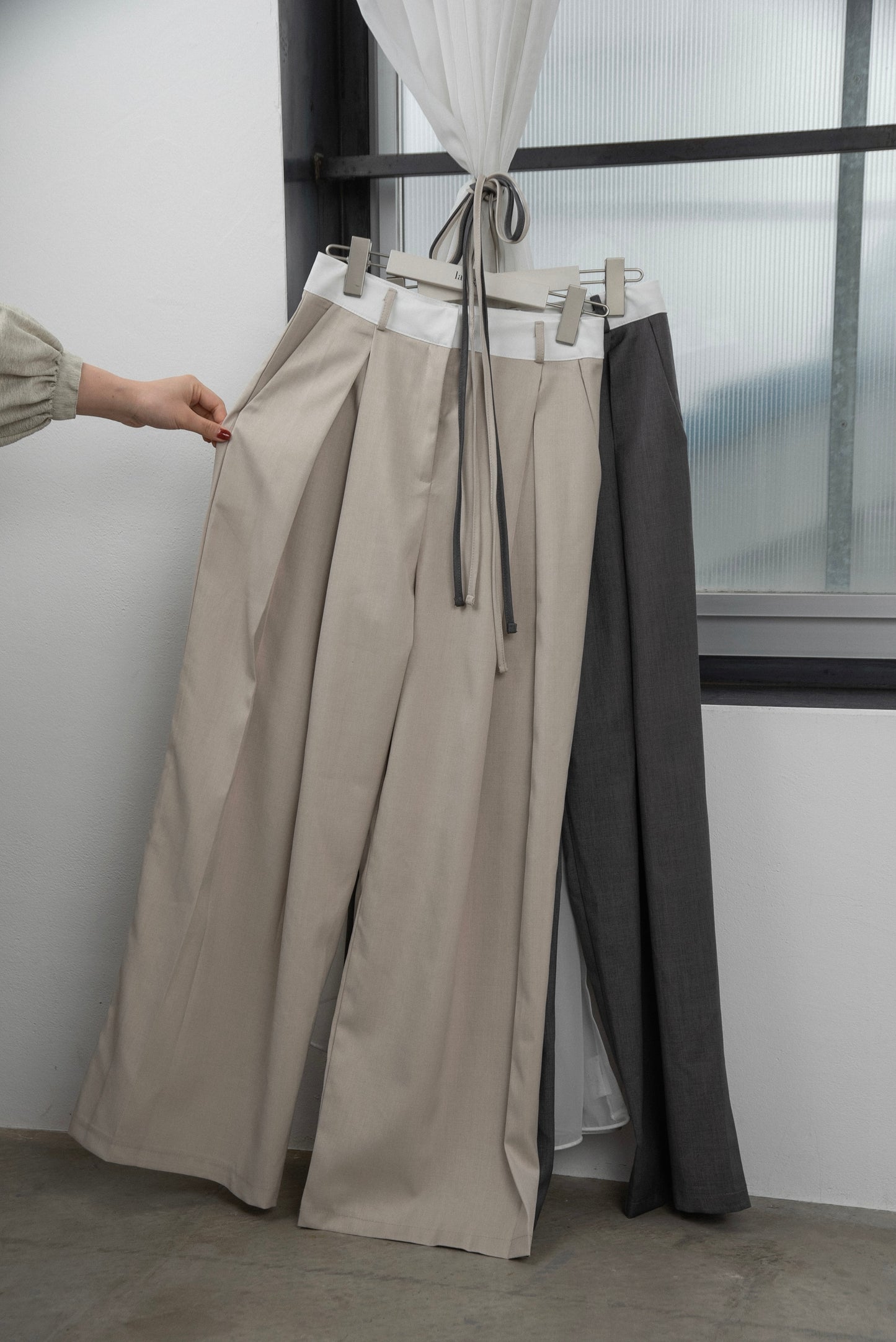 thin string waist bicolor pants