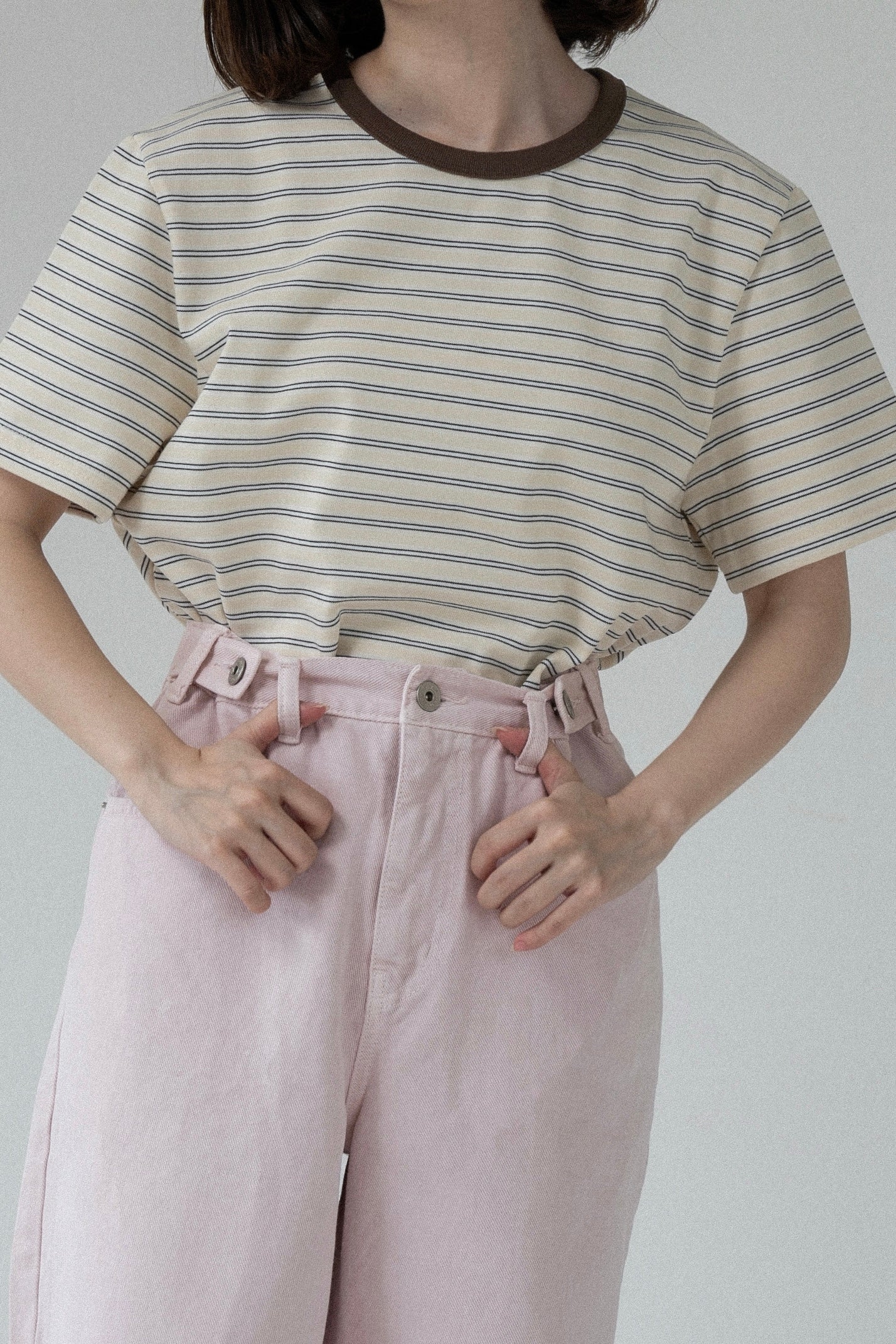 bi color neck multi border t