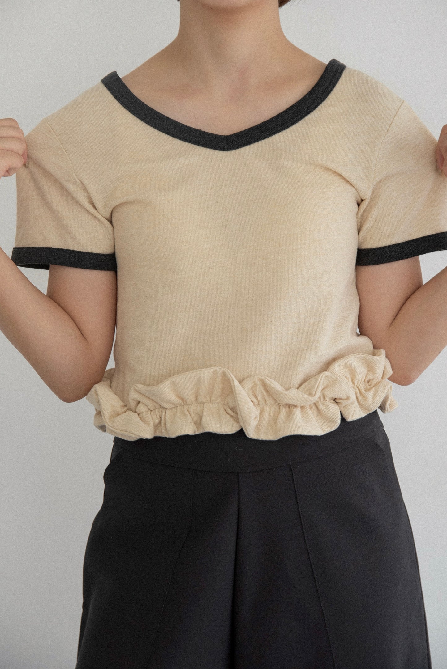 bicolor hem ruffle v tops