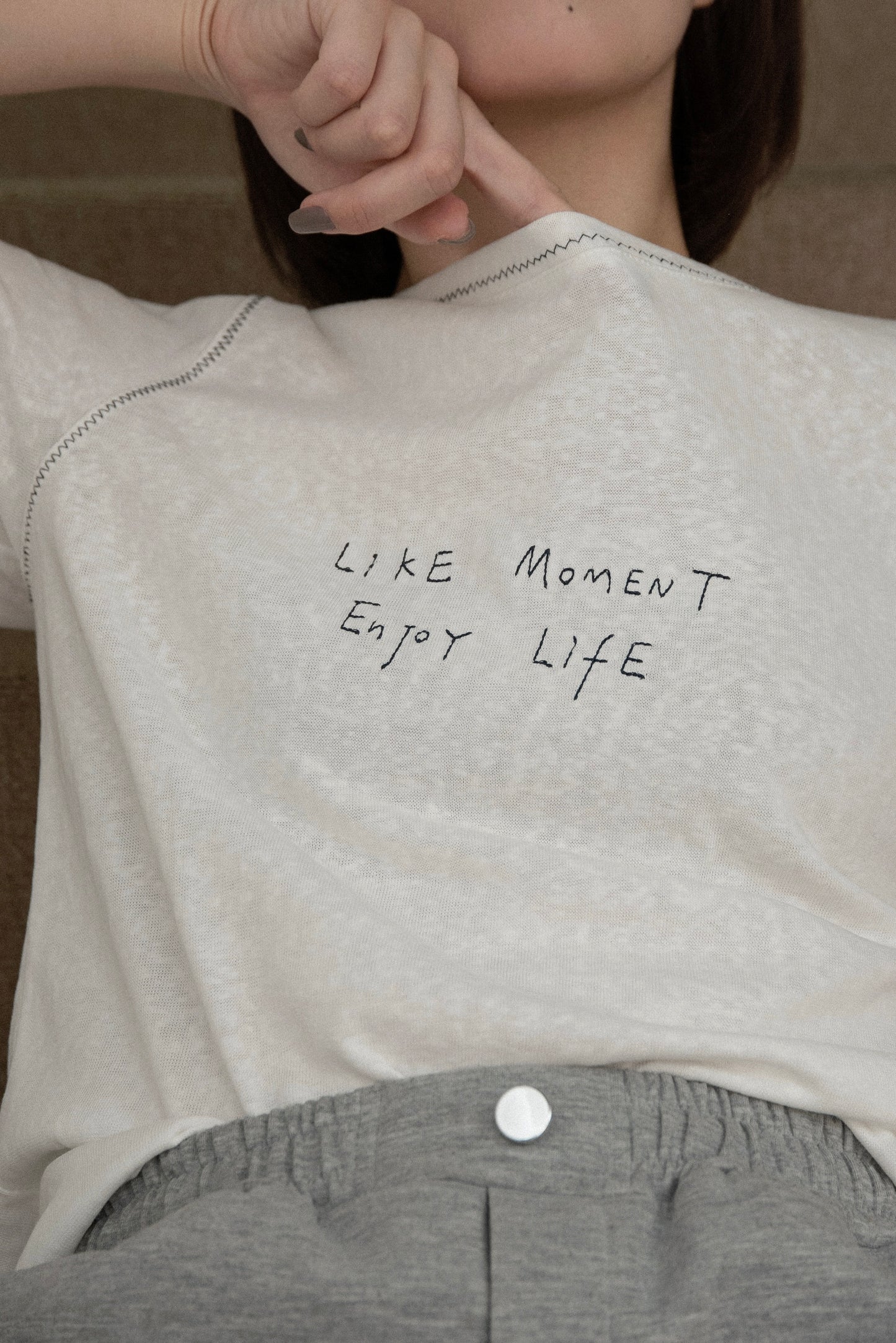 contrast stitch logo t