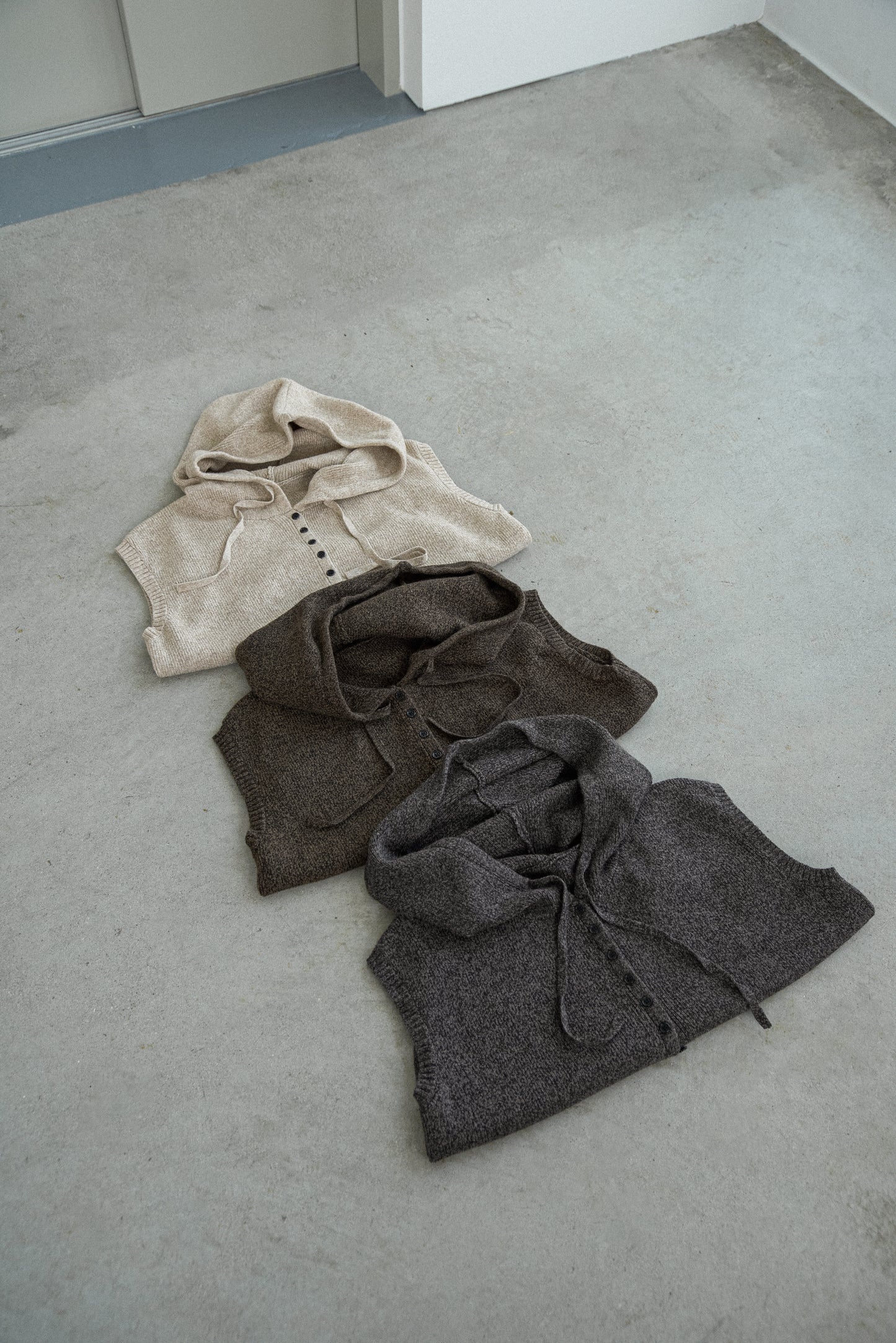 melange yarn string hood knit vest