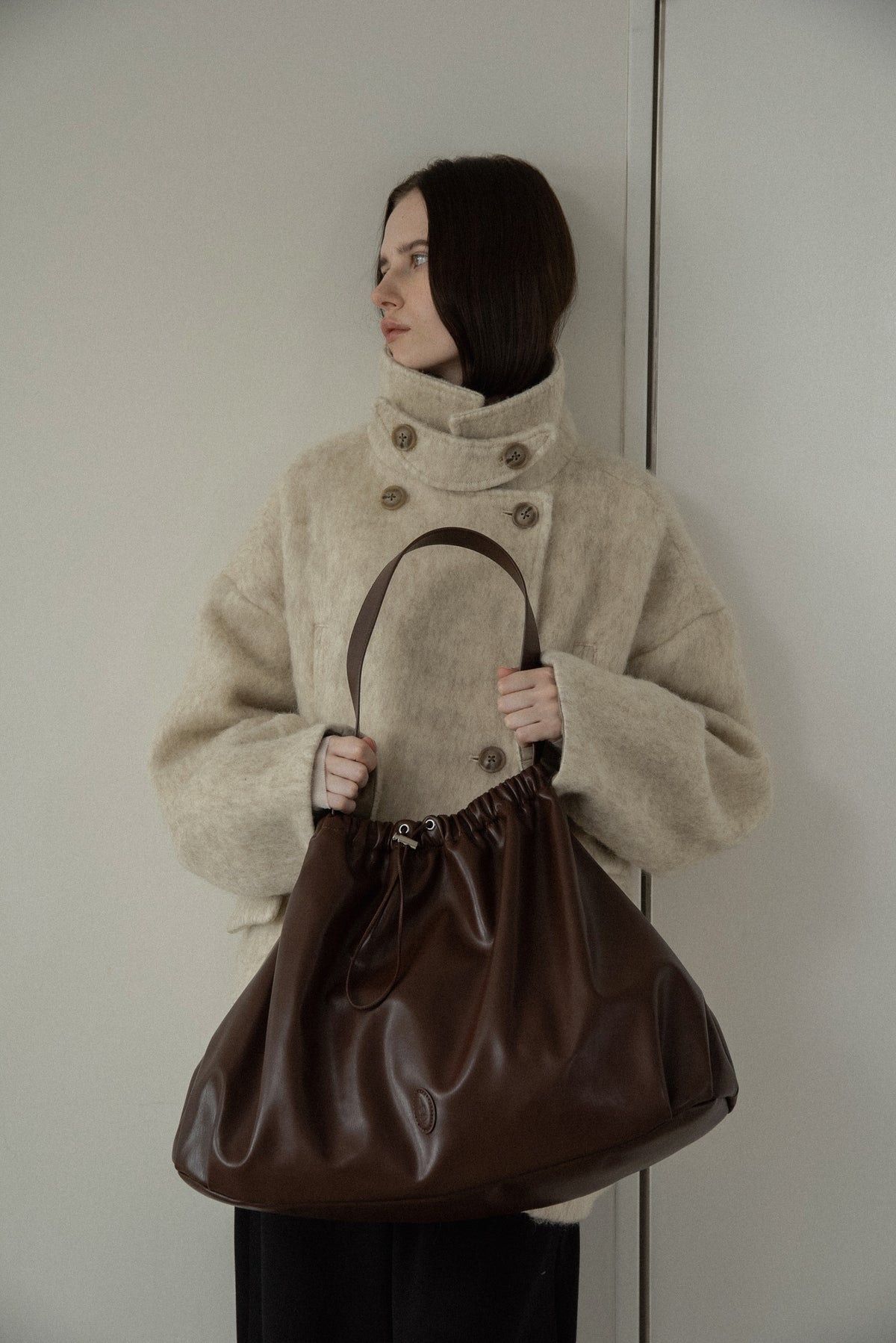 big circular form single handle gather bag