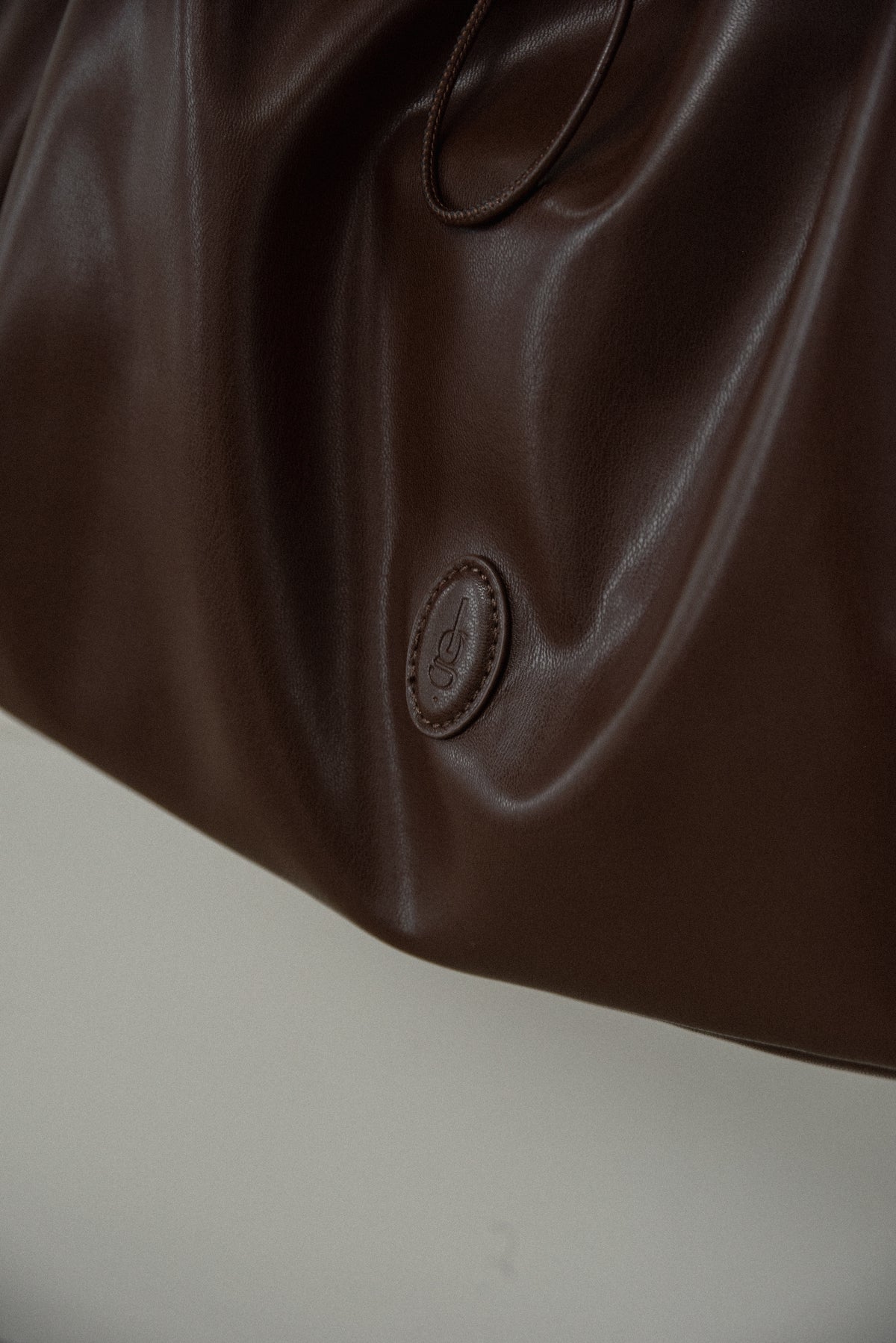 big circular form single handle gather bag