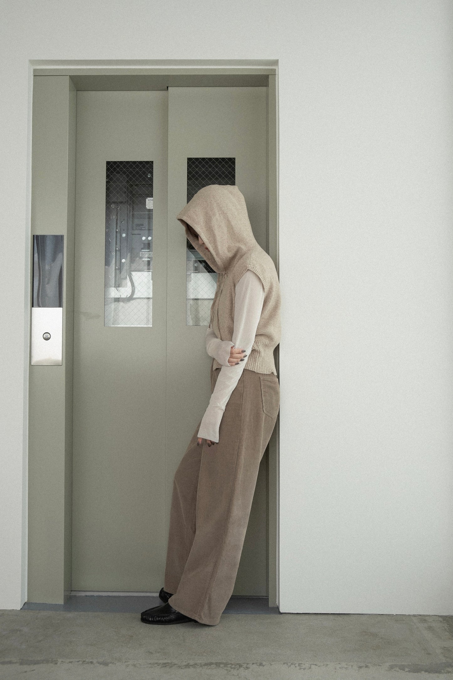 melange yarn string hood knit vest