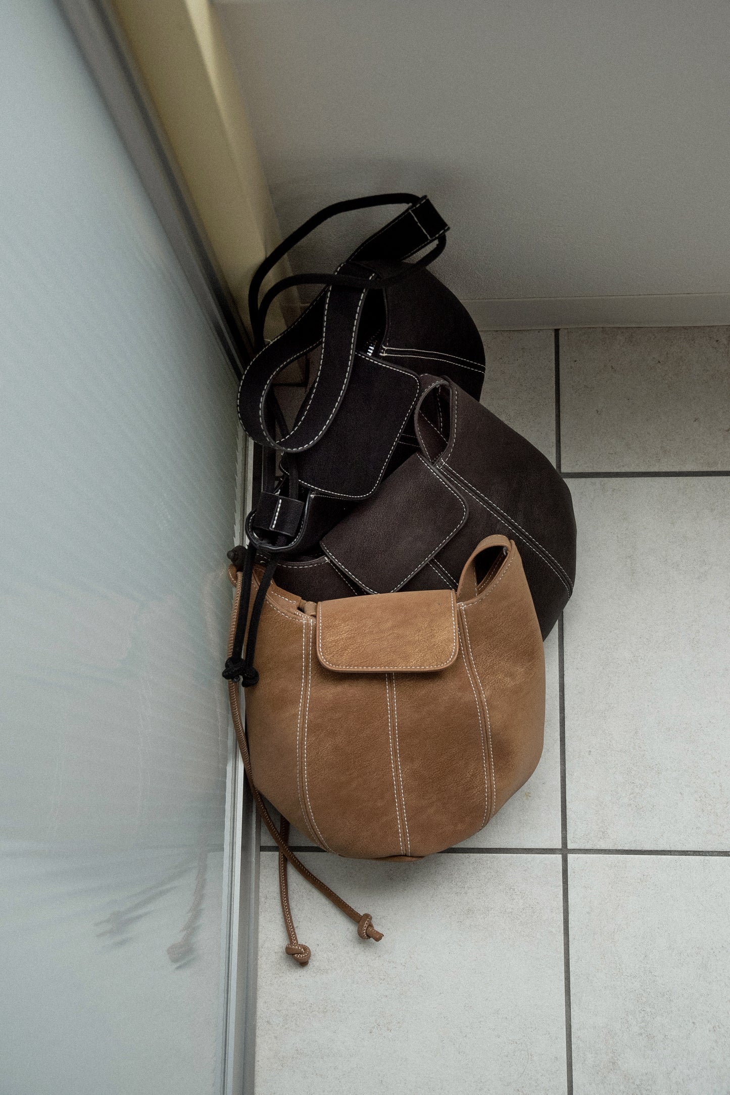 2way round form flap bag