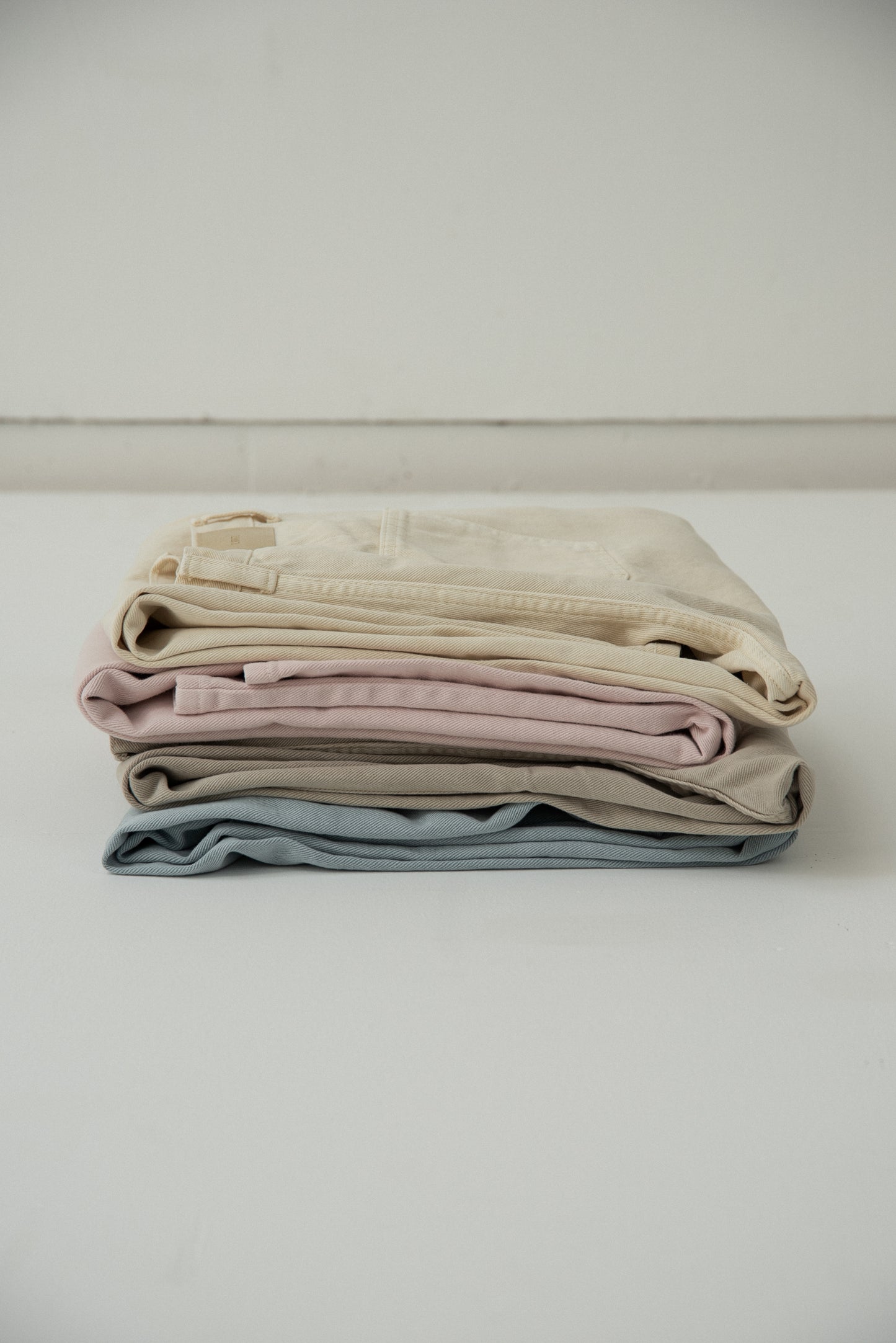 tuck button accent color pants