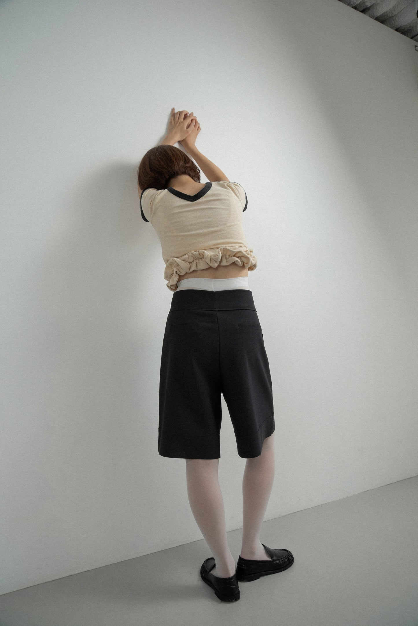 bicolor hem ruffle v tops