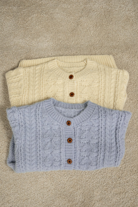 wood button like pocket cable cardigan