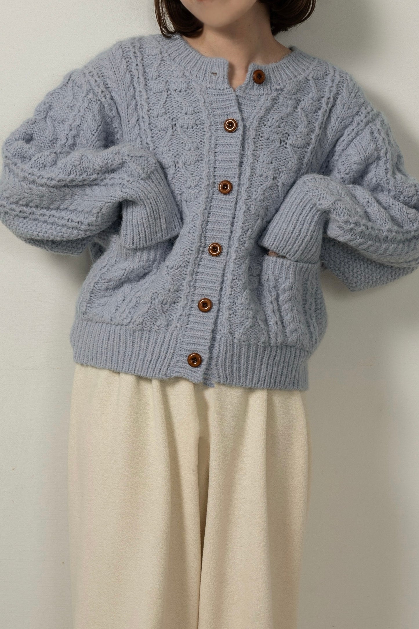 wood button like pocket cable cardigan