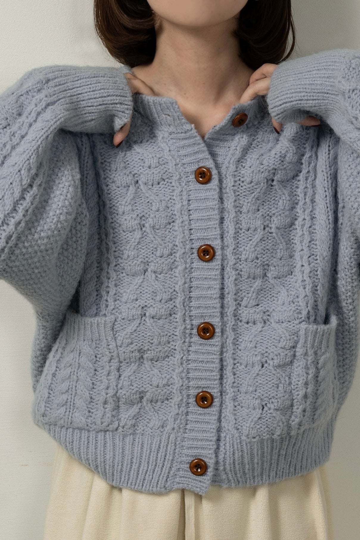 wood button like pocket cable cardigan