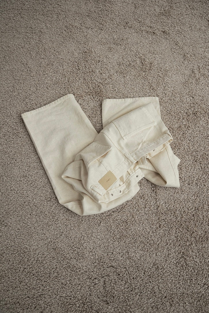 tuck button accent color pants