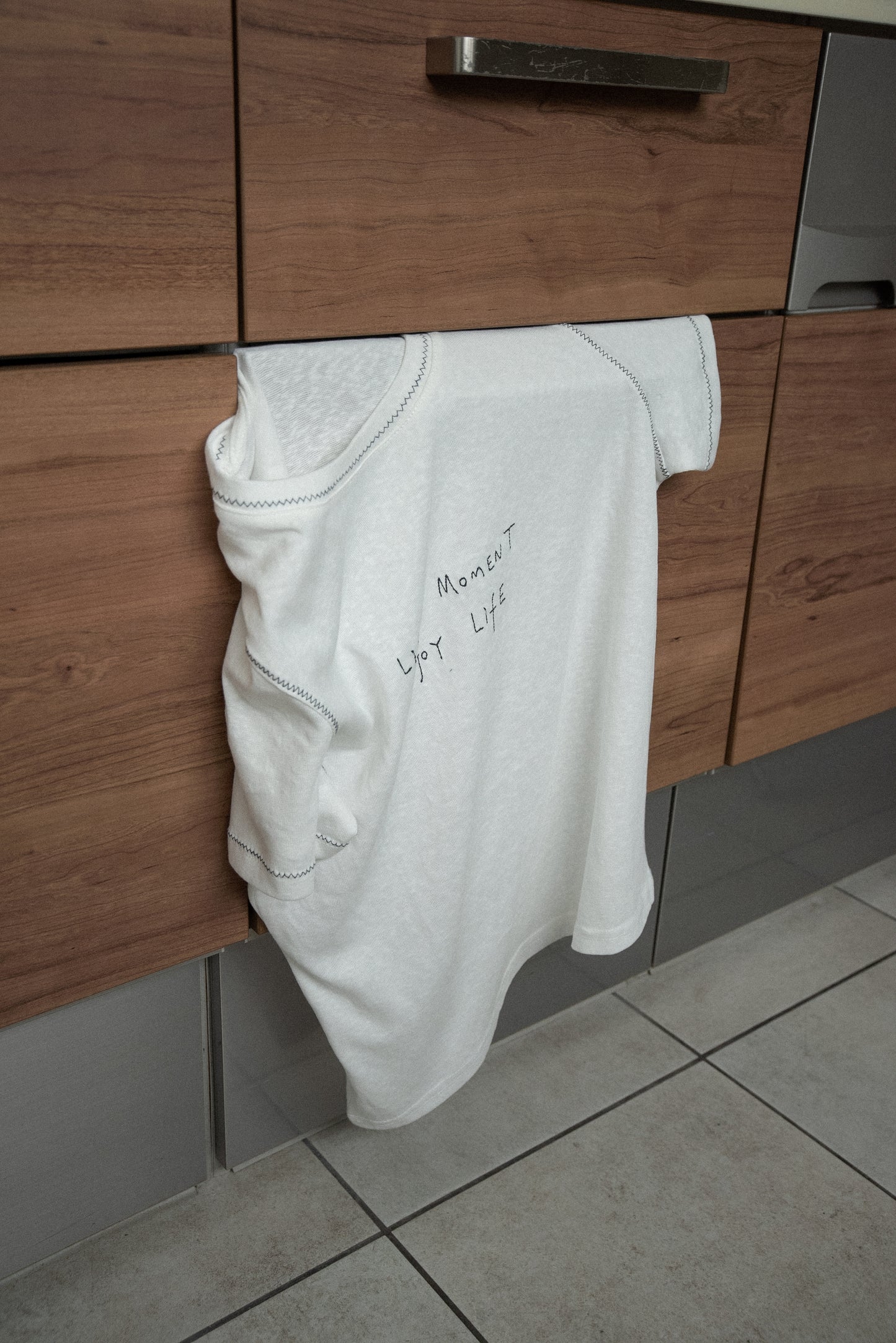 contrast stitch logo t