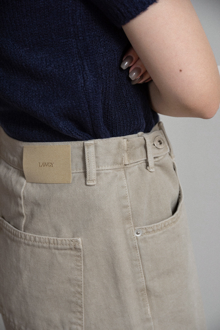 tuck button accent color pants