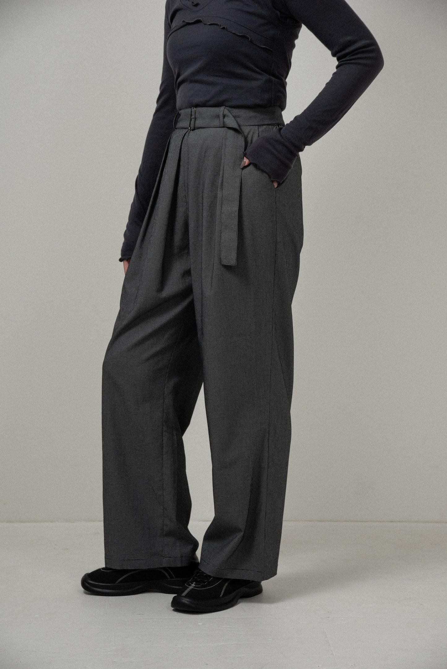 belt set center tuck check pants