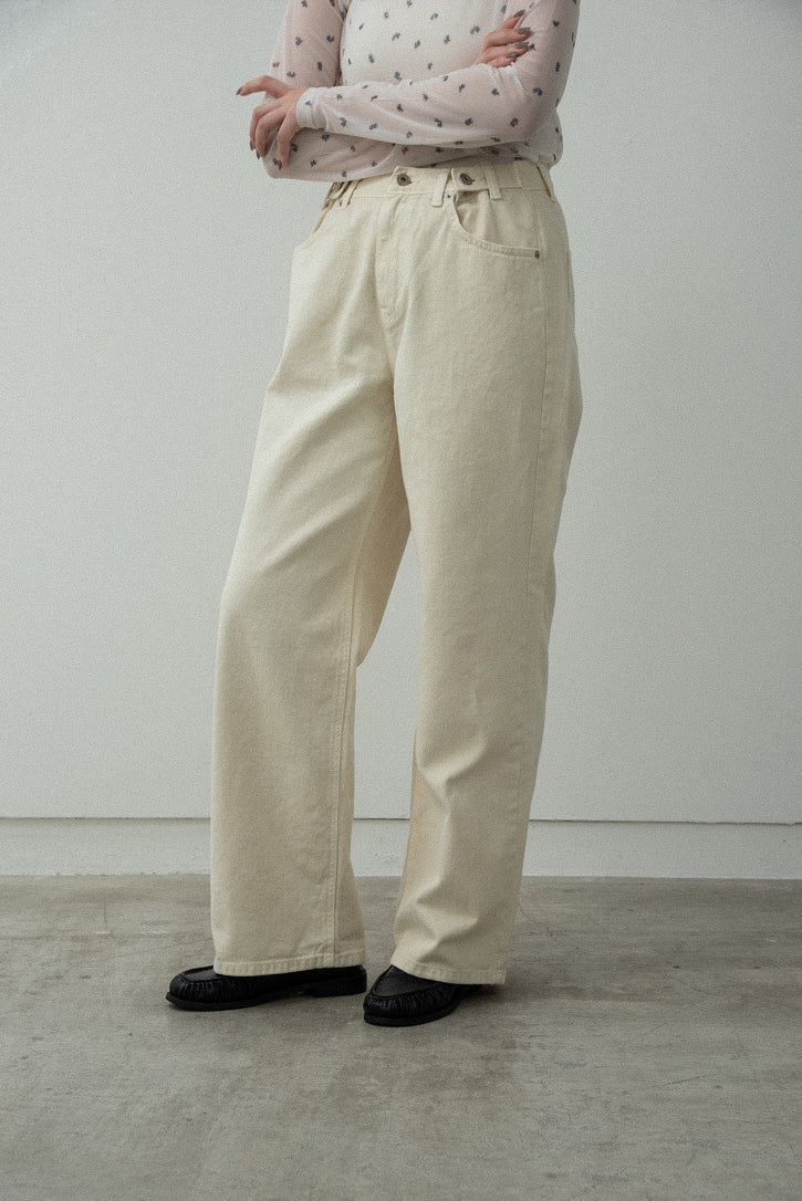 tuck button accent color pants