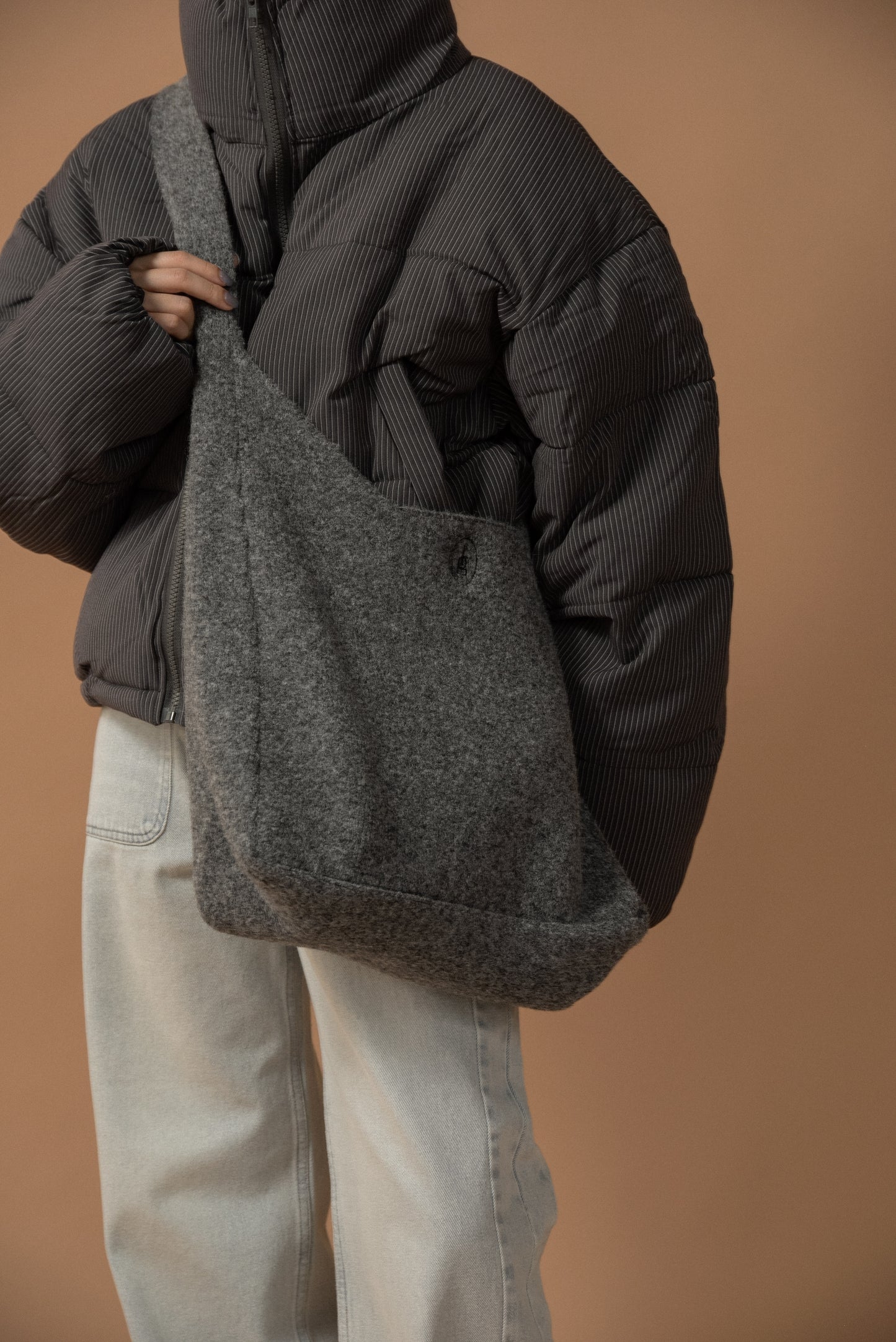 embroidery logo one handle knit bag