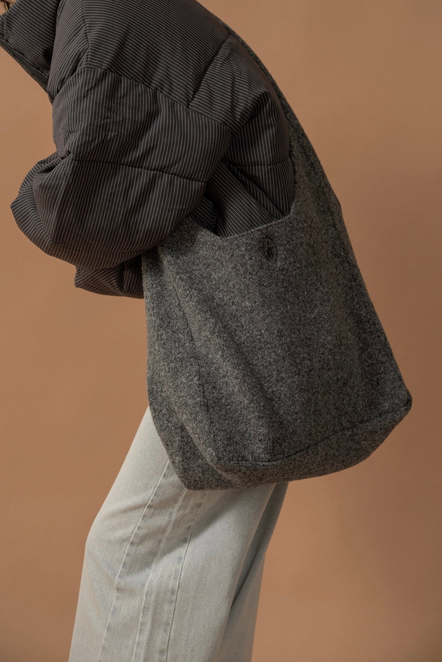 embroidery logo one handle knit bag