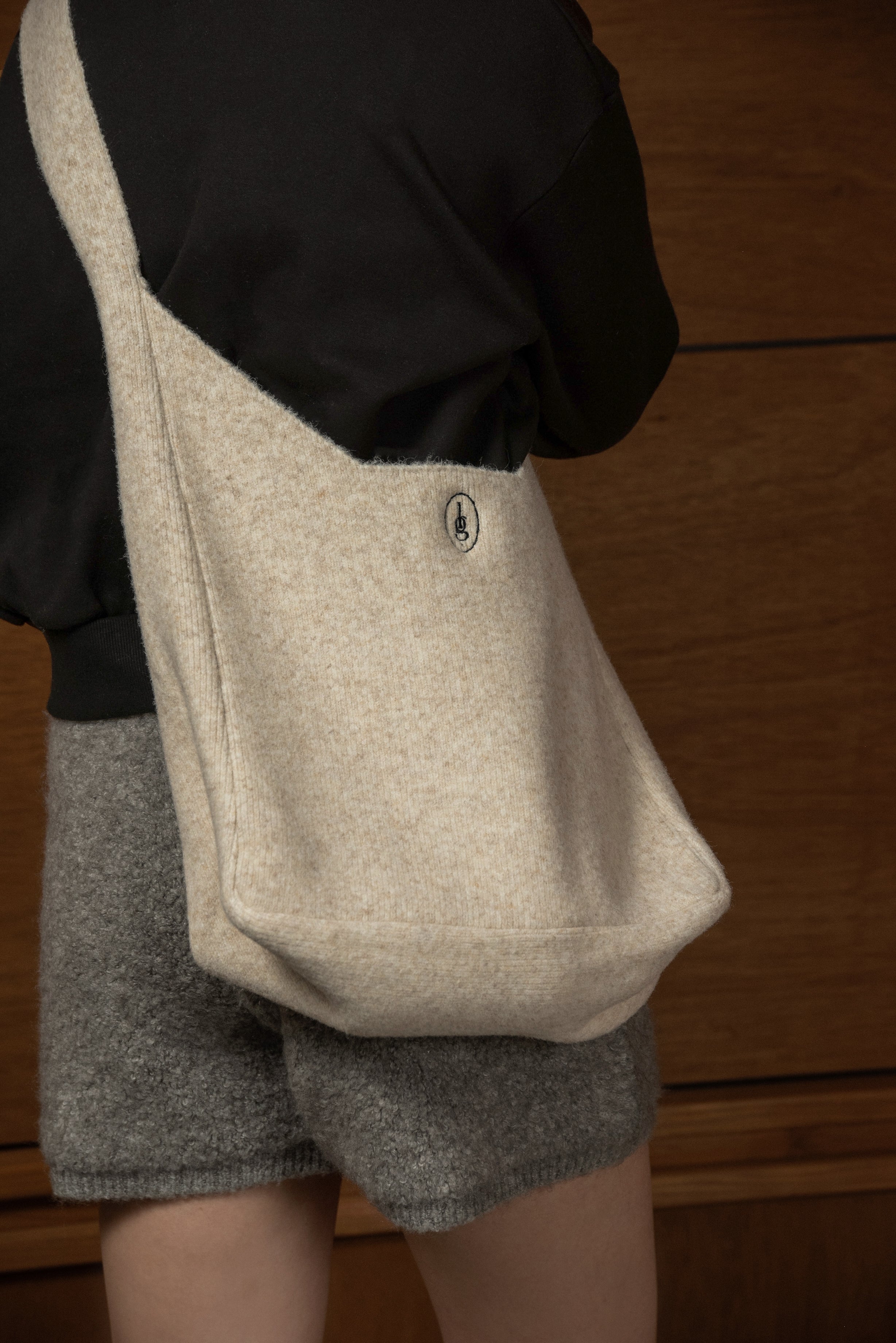 embroidery logo one handle knit bag – eim online（エイム オンライン）