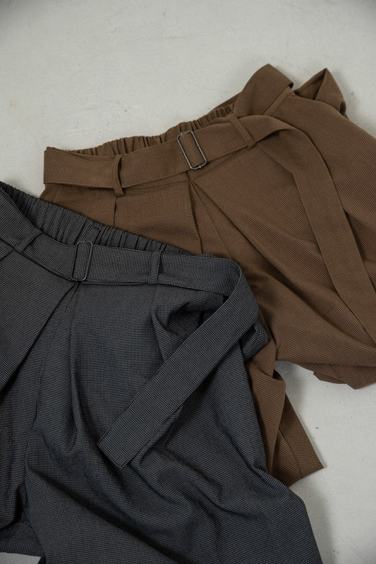 belt set center tuck check pants