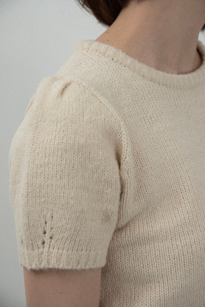 shoulder tuck round neck knit t