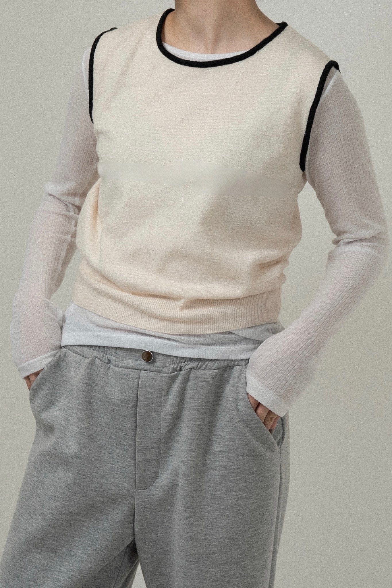 piping knit sleeveless top