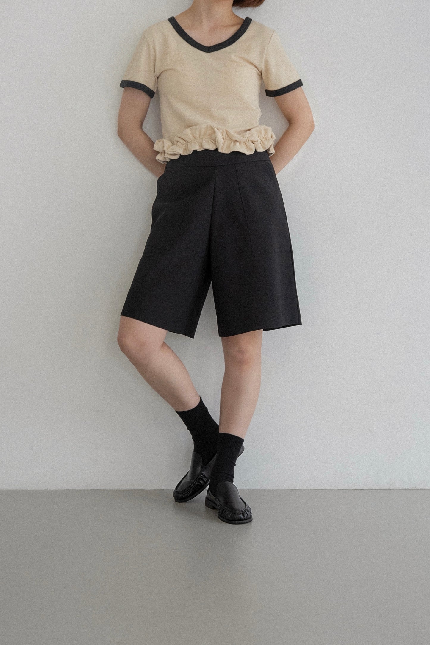 bicolor hem ruffle v tops