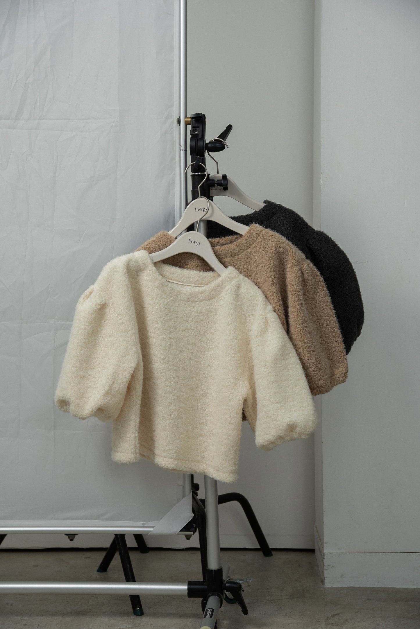 fluffy puff shoulder short tops