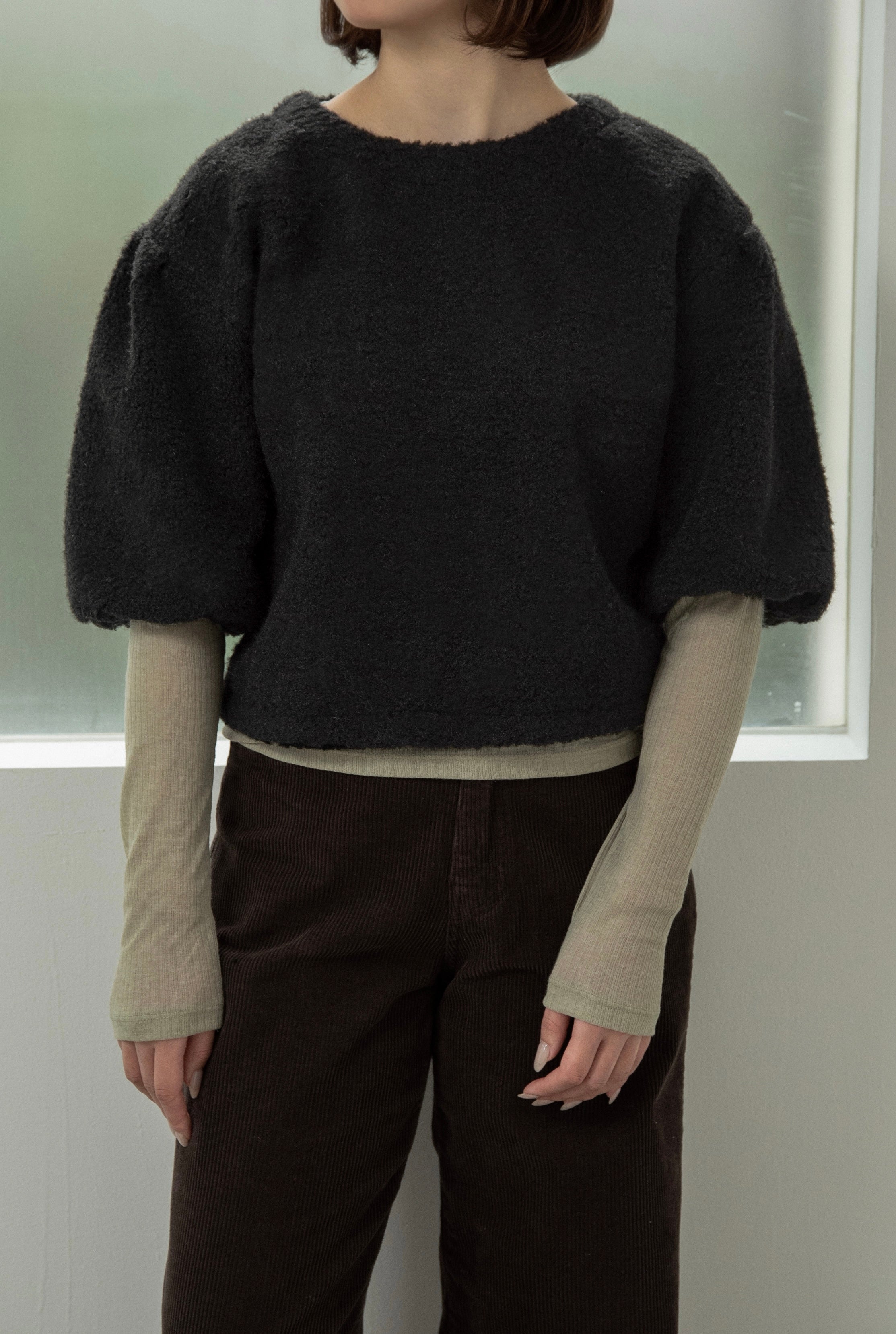 fluffy puff shoulder short tops – eim online（エイム オンライン）