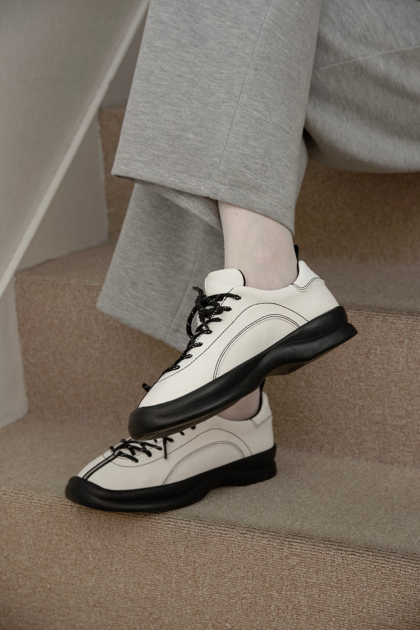 square toe bi color stitch sneaker