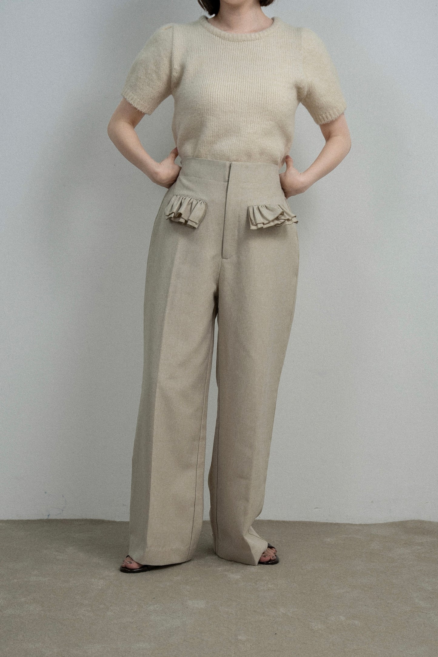 flap frill straight silhouette pants