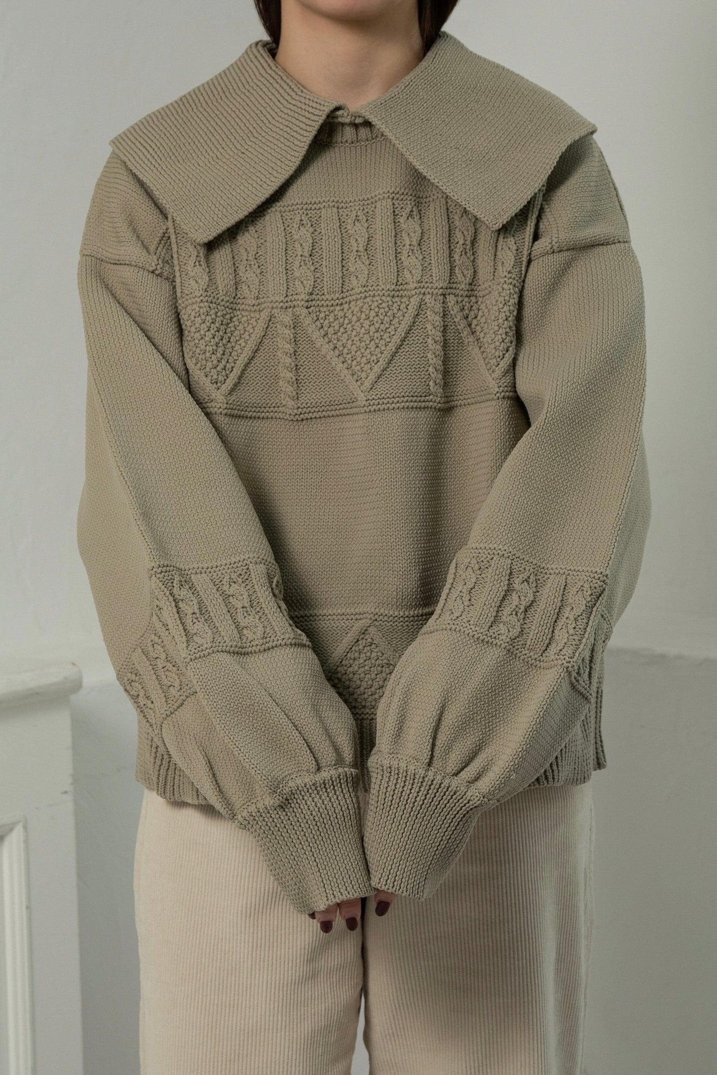 big collar pattern volume sleeve knit