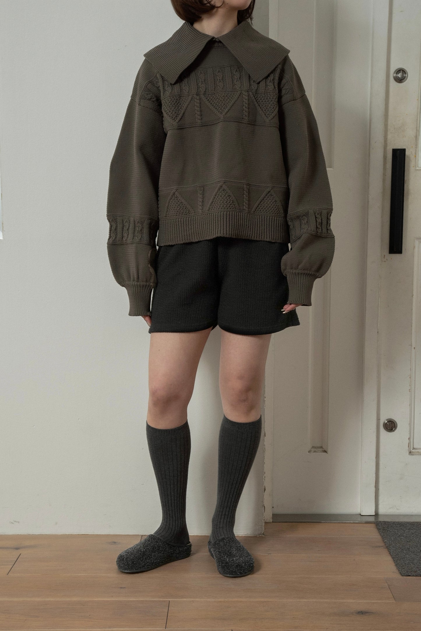 big collar pattern volume sleeve knit