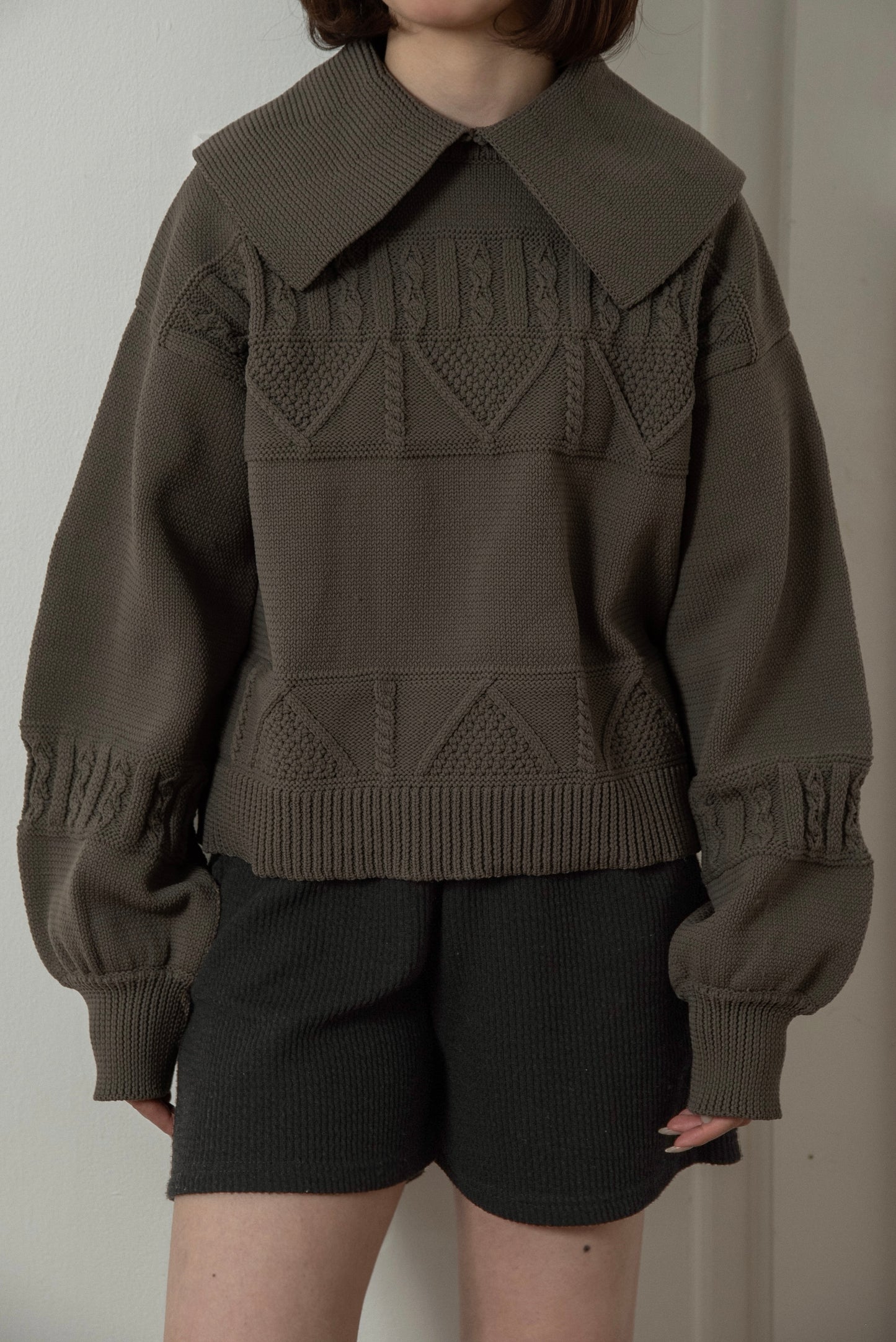 big collar pattern volume sleeve knit