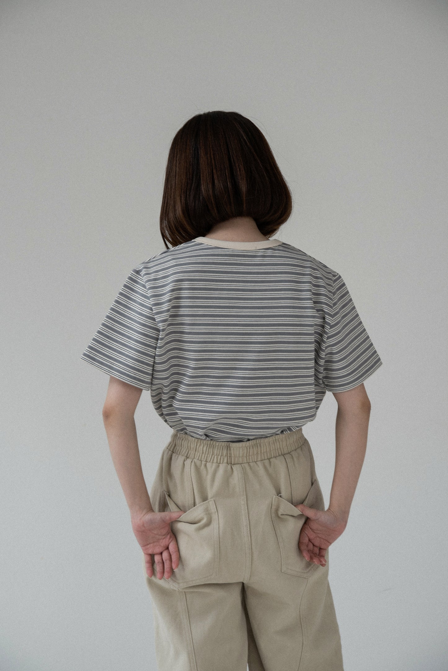 bi color neck multi border t