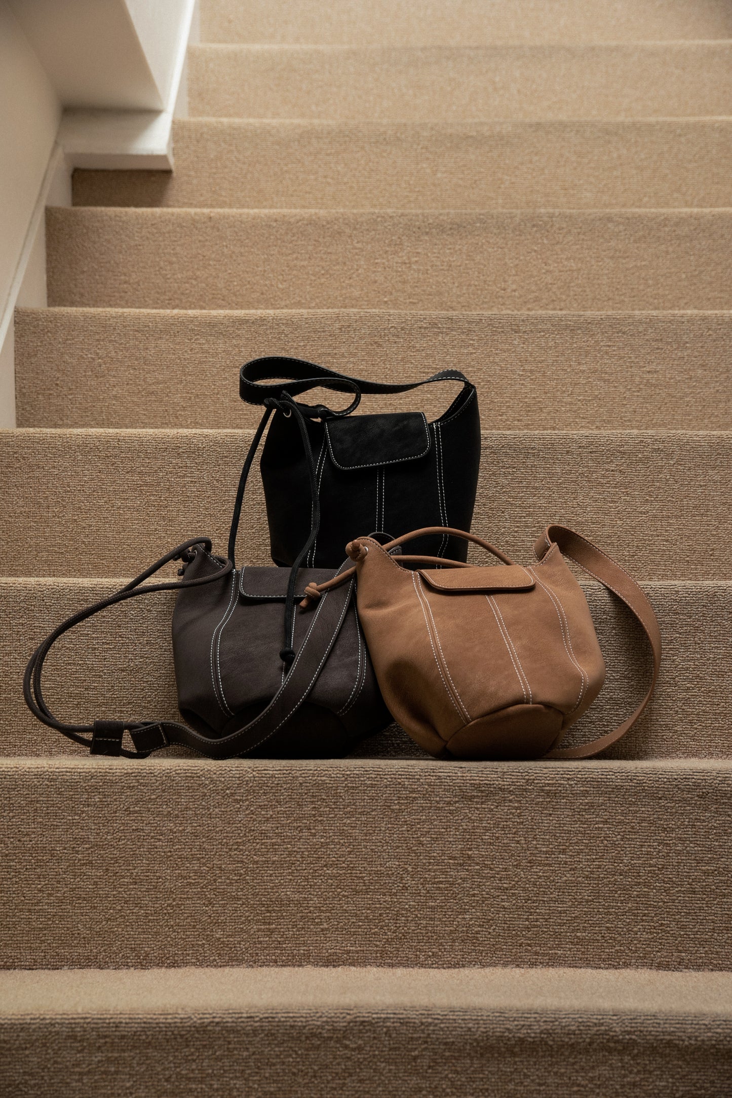 2way round form flap bag