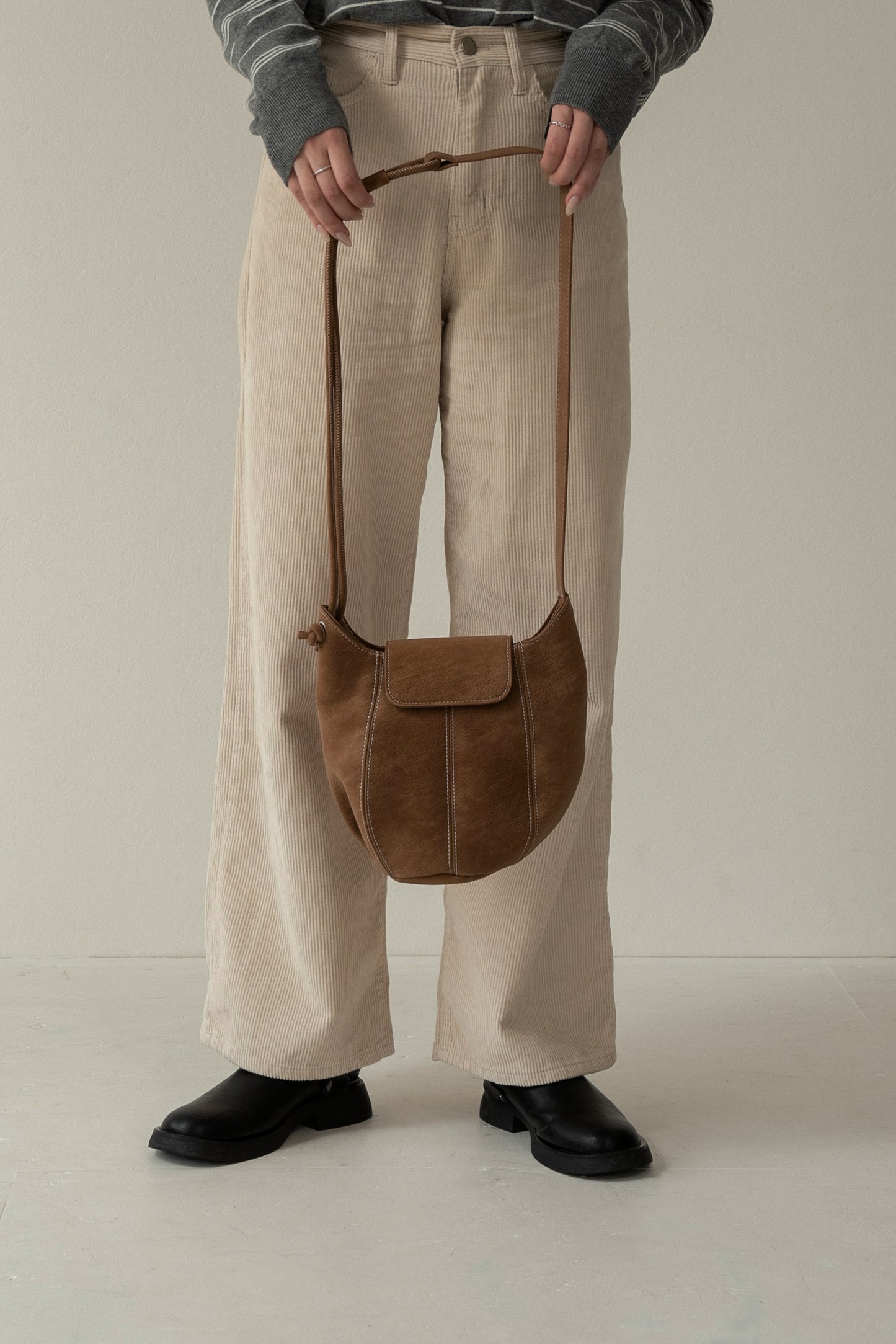 2way round form flap bag