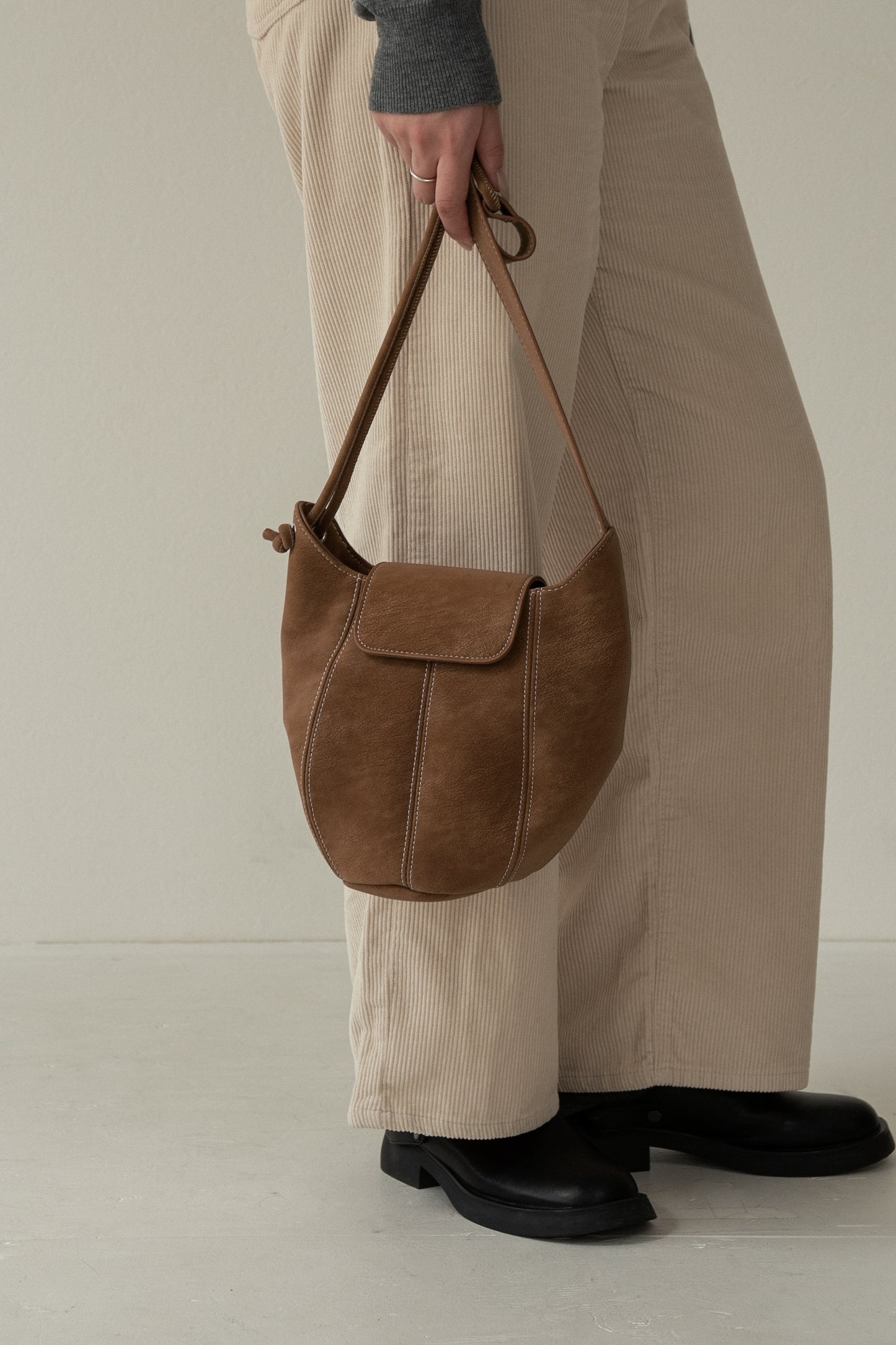 2way round form flap bag